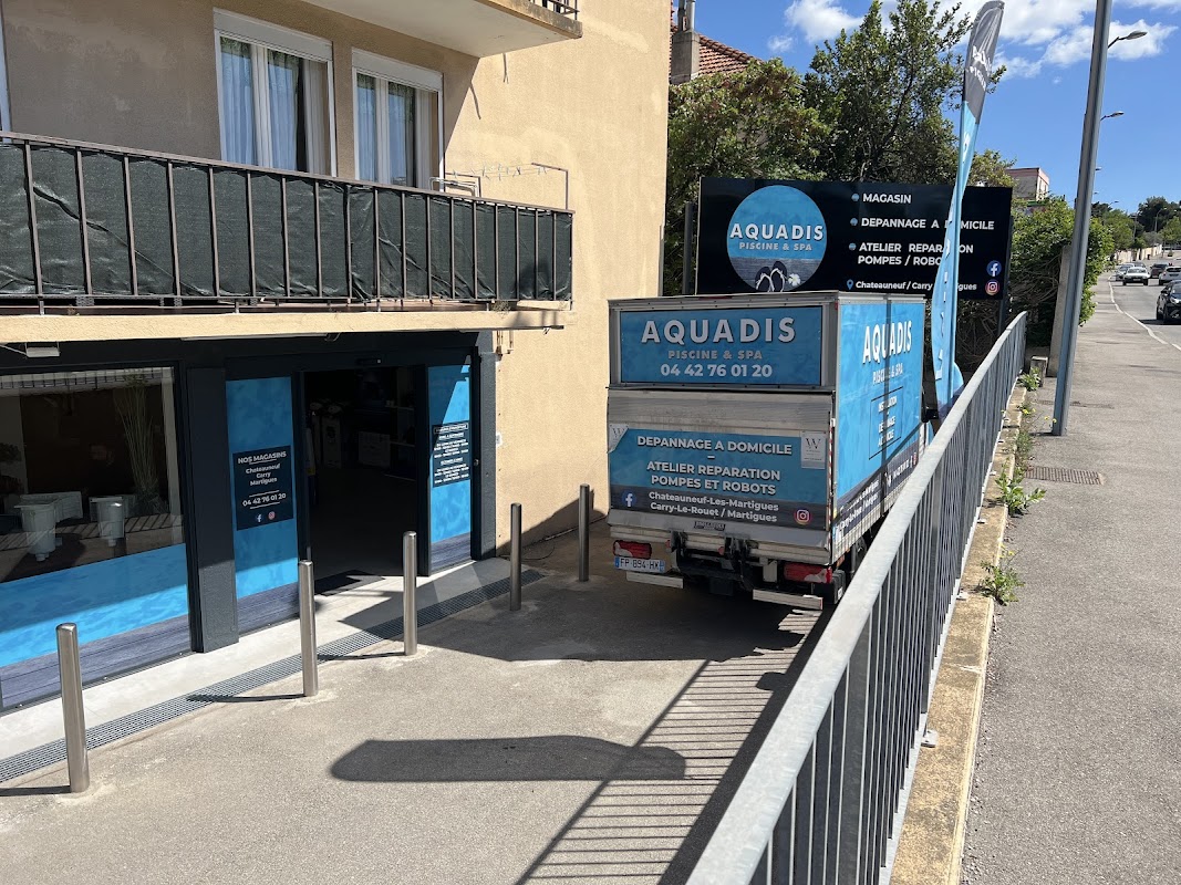 Piscine réalisée par Aquadis piscine - Martigues